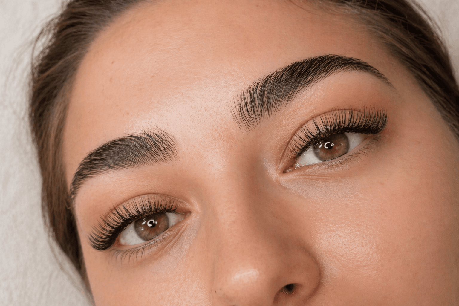 Pose cil à cil — Le naturel absolu — Extensions de cils Maison Maleika